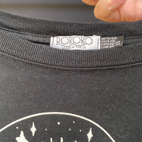 Zodiac Celestial Graphic Tee - Picture 4 of 4